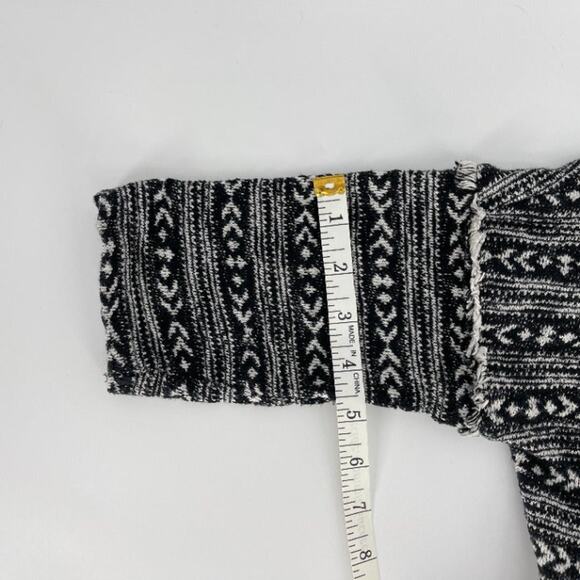 Jacqueline de Yong Black and White Chevron Pattern Eyelash Trim Top GUC- size XS - Picture 10 of 10